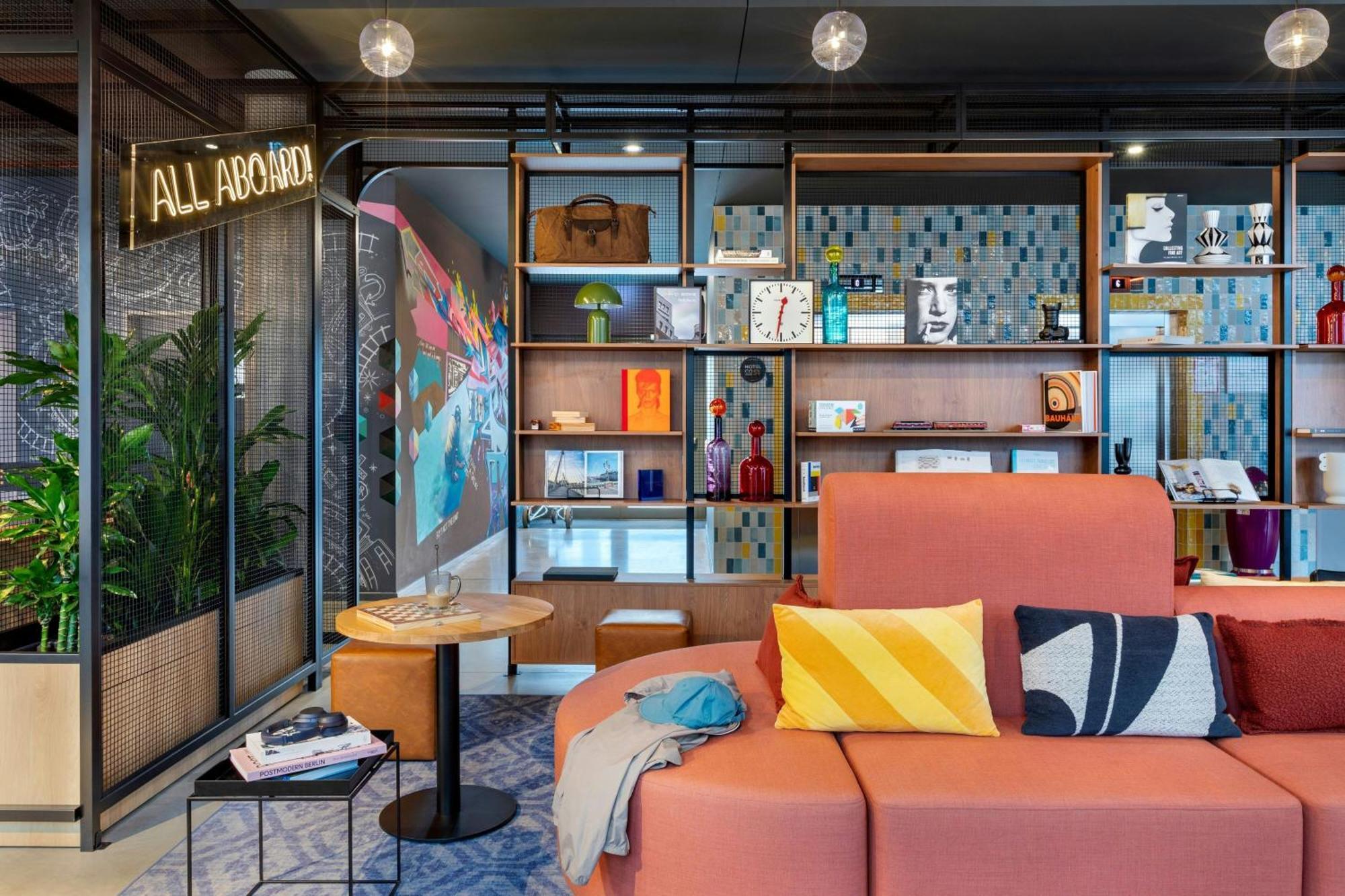 Moxy Berlin Ostbahnhof — Photos 1